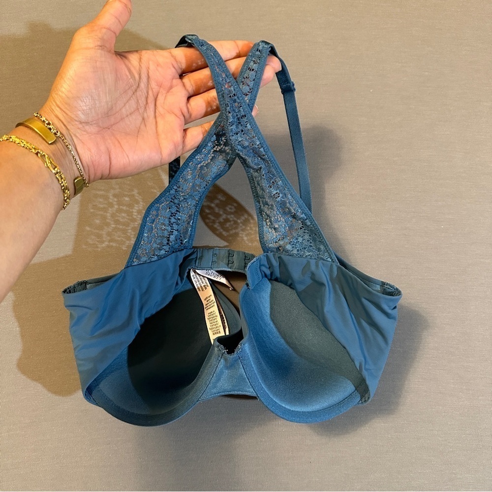 Victoria’s Secret T-shirt Bra in Teal Blue Color Criss Cross Lace Back sz 32D - Picture 4 of 9